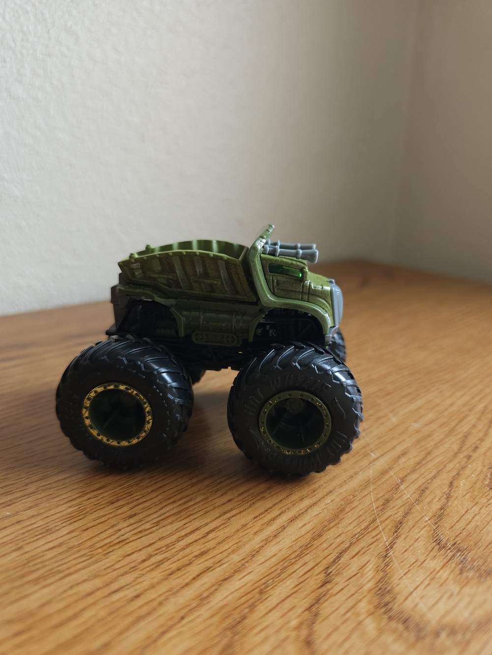 4/$10 Jurassic World Monster Truck Triceratops Hot Wheels Green Toy 4 Inch